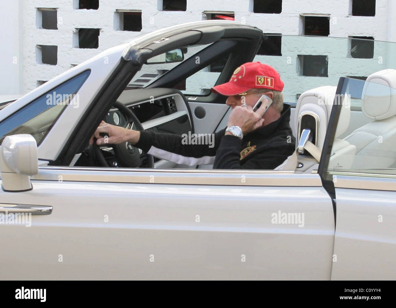 Frederic Prinz von Anhalt in seinem neuen Rolls-Royce Drop-Top Phantom treibt und zeigt es an Sylvester Stallone in der die Stockfoto