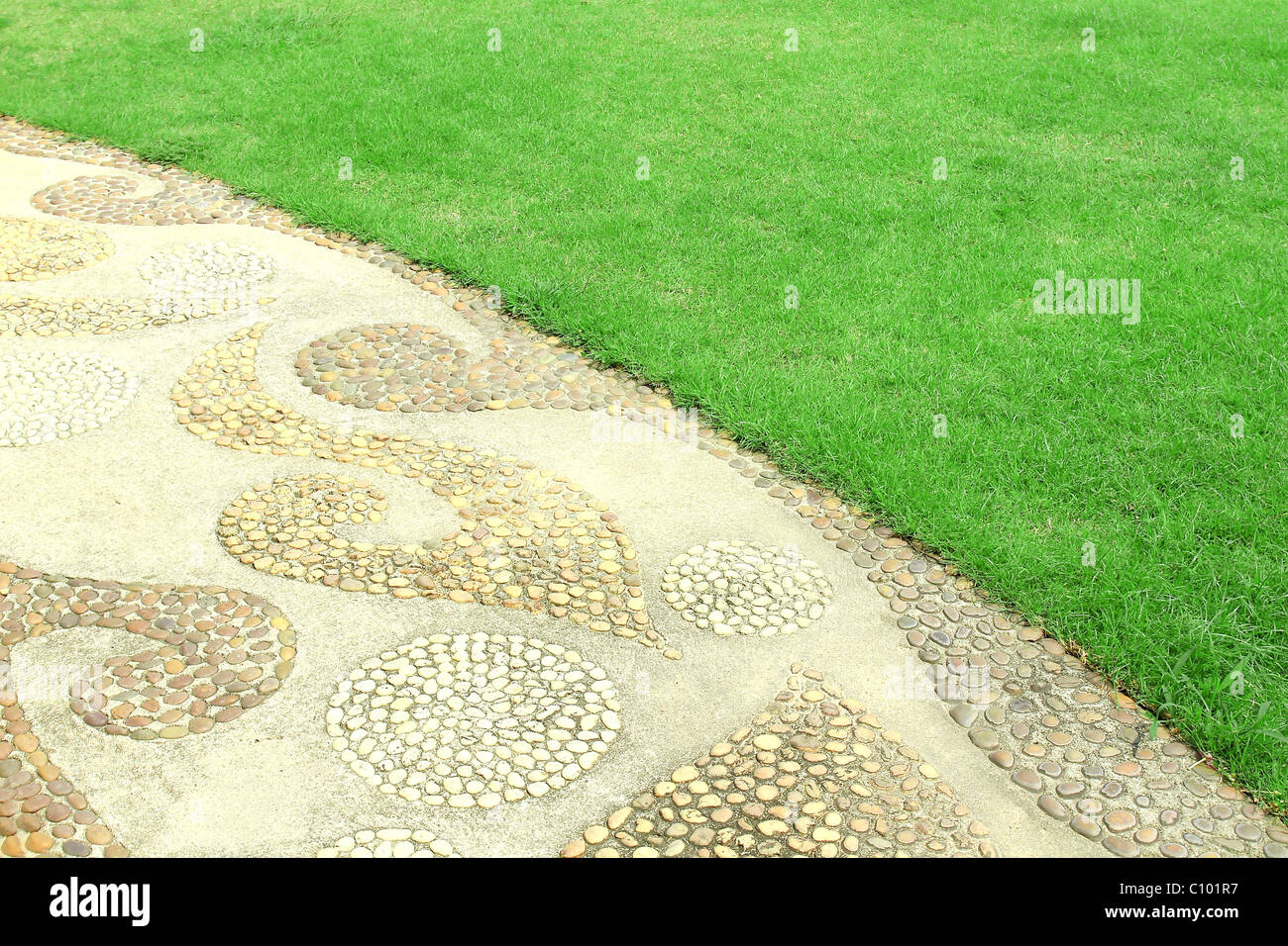 Garten Stein Weg mit grass Stockfotografie Alamy