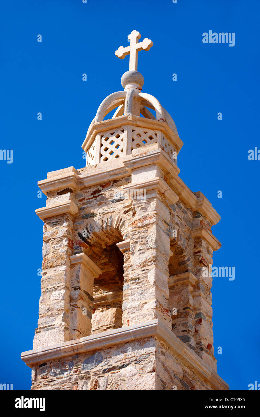 Glockenturm von der katholischen Kirche Ano Syos, Syros [Σύρος], griechischen Kykladen-Inseln Stockfoto