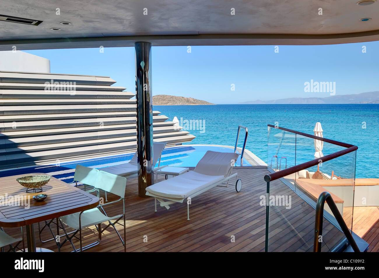Erholung im freien Bereich der Ferienvilla im Luxushotel, Kreta, Griechenland Stockfoto