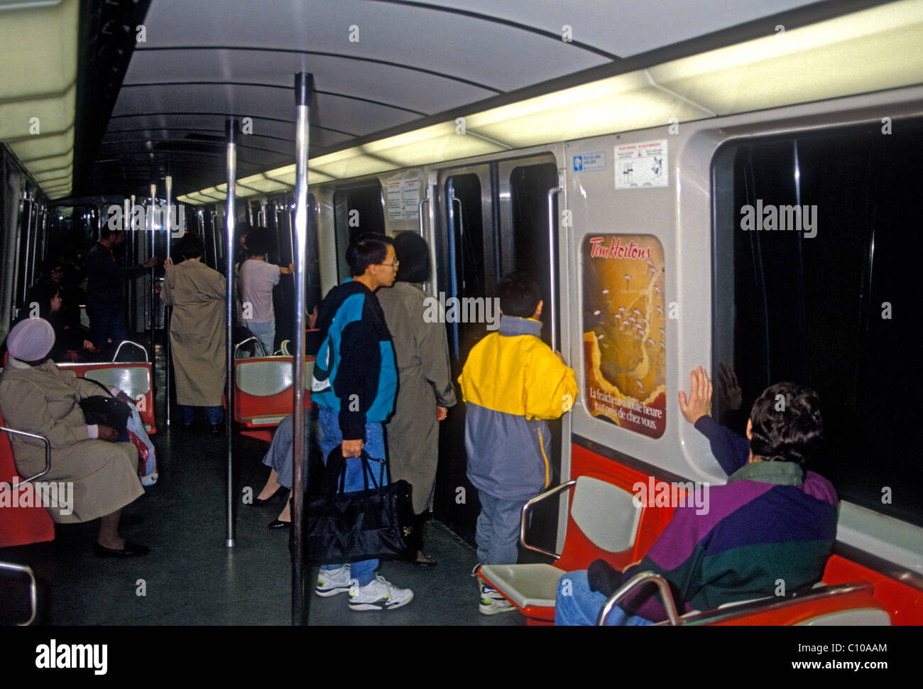 Passagiere, Metro Auto, u-Bahn Station Champ de Mars, Champ-de-Mars, Metro Station, Bahnhof, Stadt von Montreal, Kanada Stockfoto