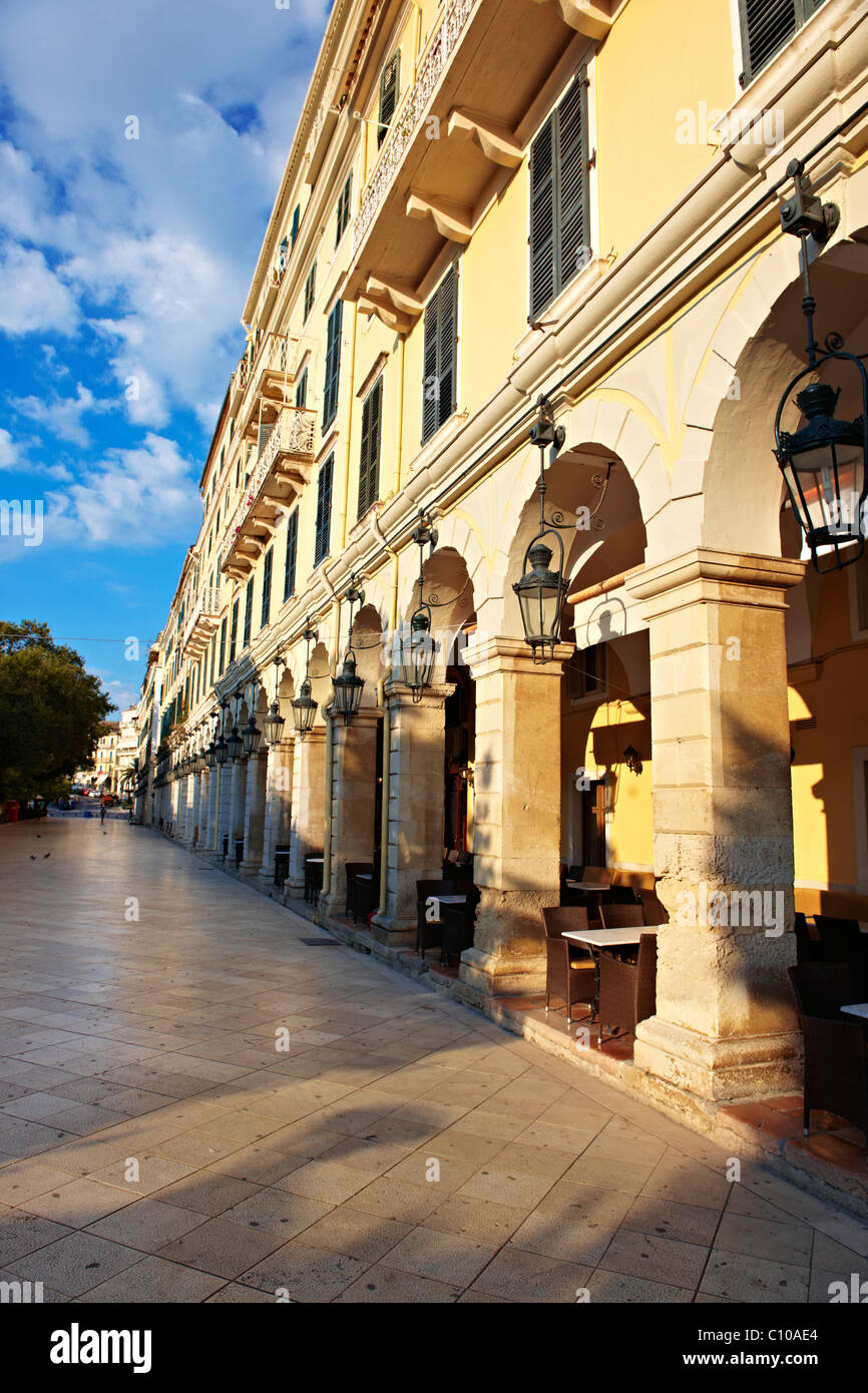 Die Franzosen errichtet Liston Esplanade Cafés, Kerkya, Korfu Stadt, griechische Ionische Inseln Stockfoto