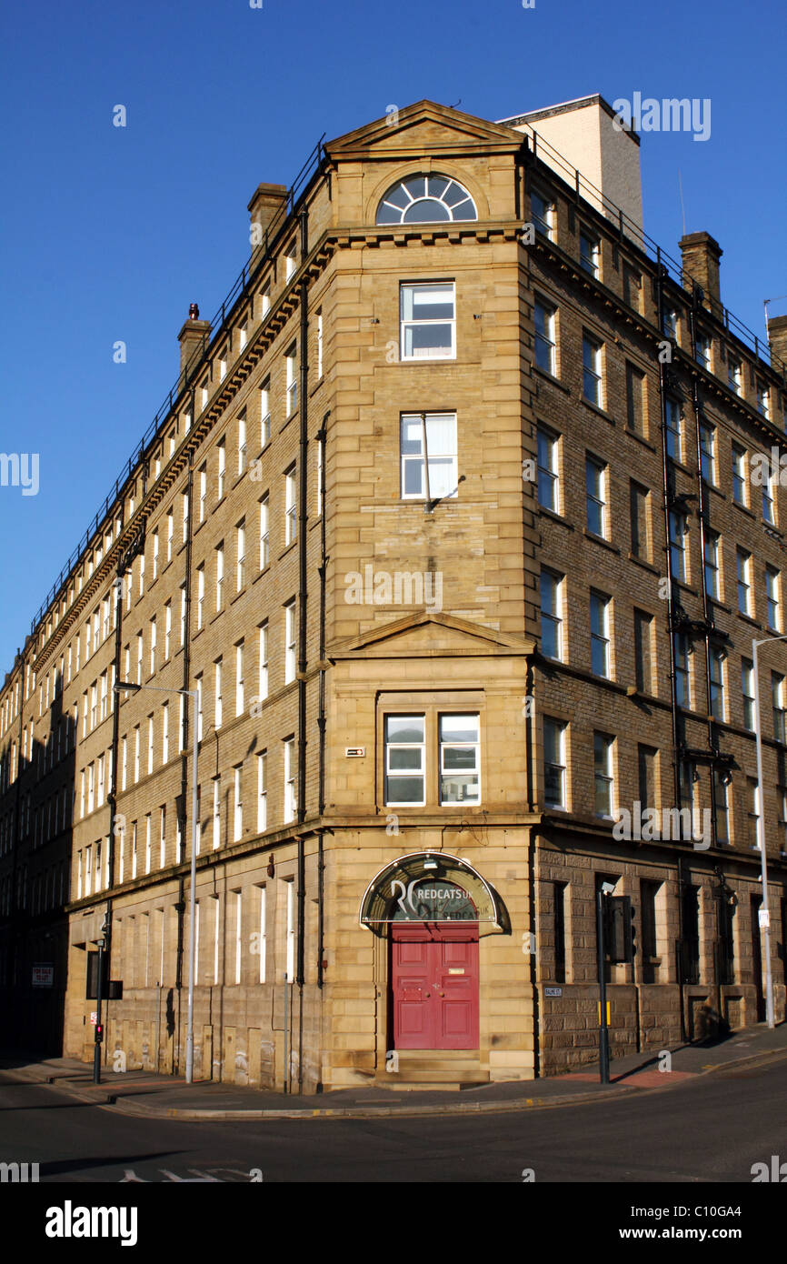 Typische Bradford Mühle oder Lager ein Relikt der Bradford Industriekultur aus der Wolle der Textil-Ära Stockfoto