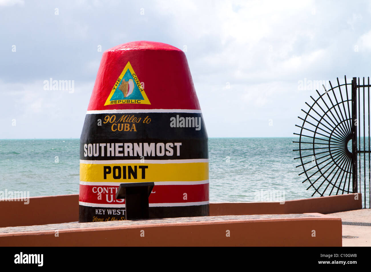 Marker am südlichsten Punkt der kontinentalen USA in Key West, Florida ist 90 Meilen von Kuba. Stockfoto