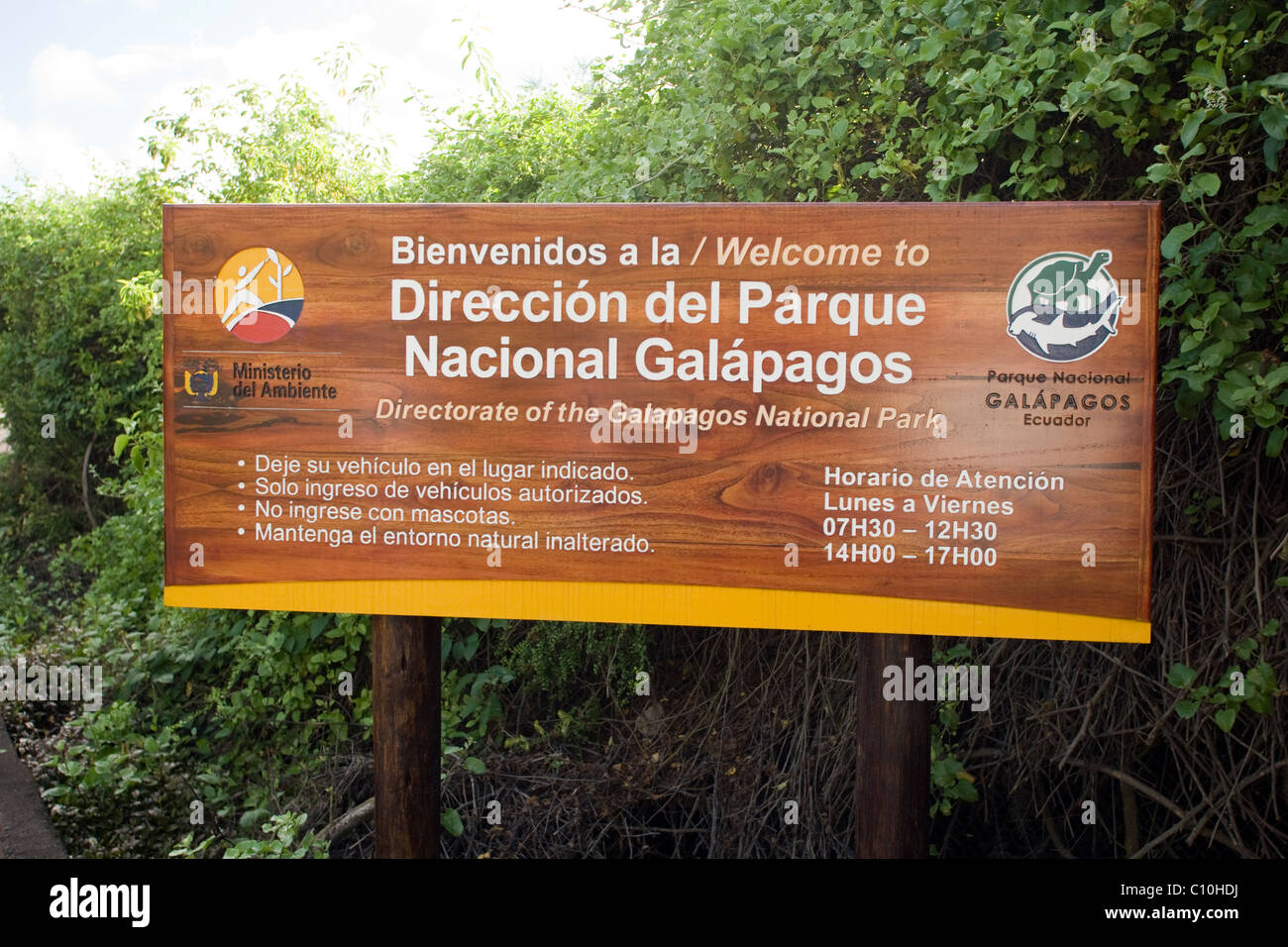 Parkschild an Charles Darwin Station - Nationalpark Galapagos - Insel Santa Cruz, Galapagos-Inseln, Ecuador Stockfoto