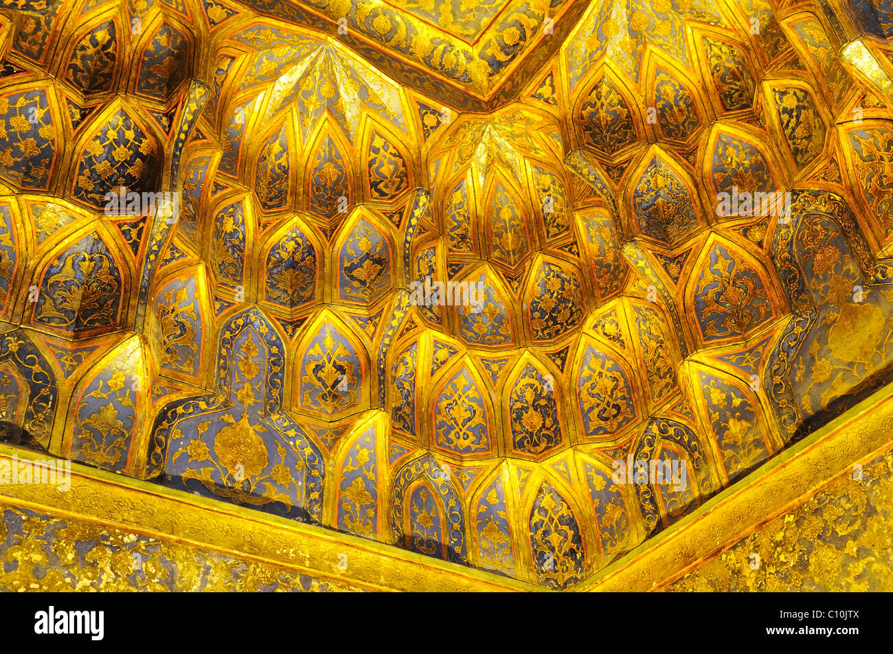 Vergoldete Kuppel im Mausoleum von Scheich Safi Ad-Din, Ardabil, Iran, Persien, Asien Stockfoto