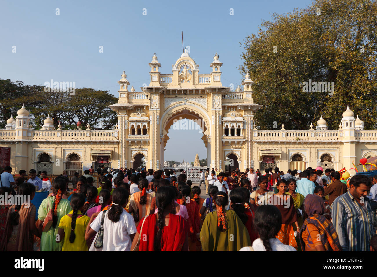South Gate, der Maharaja Palace Mysore Palace, Mysore, Karnataka, Südindien, Indien, Südasien, Asien Stockfoto