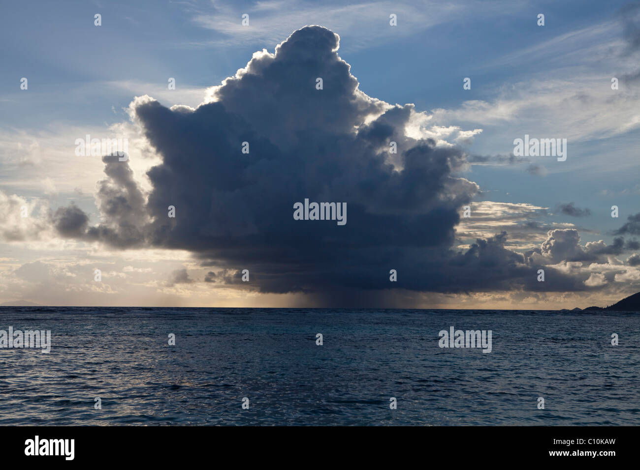 Nahende Gewitterwolken, Seychellen, Afrika, Indischer Ozean Stockfoto