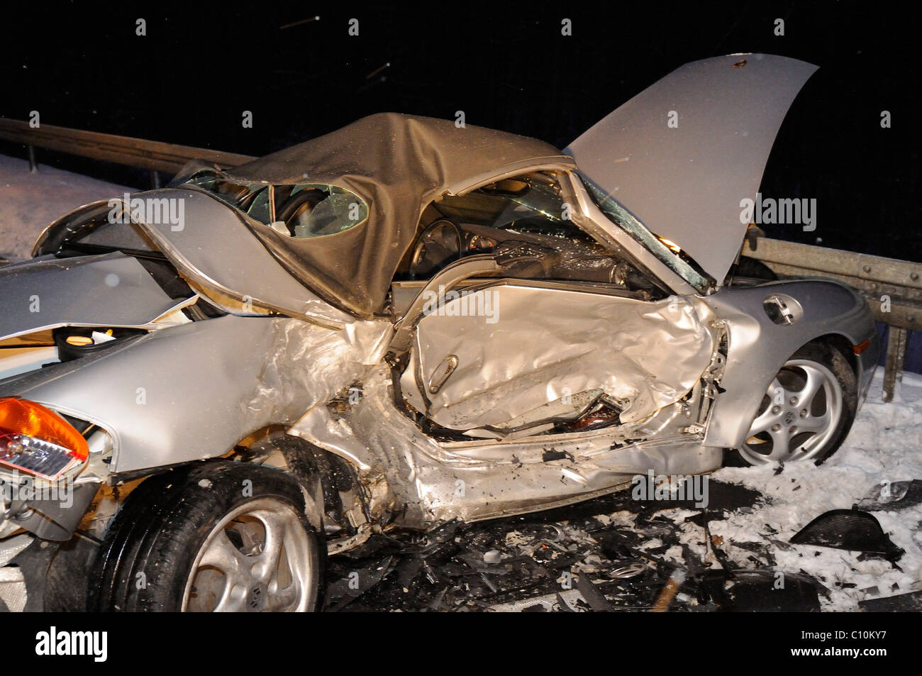 Porsche Boxter Wrack, schwerer Verkehrsunfall auf der B 464 zwischen Böblingen-Hulb und Holzgerlingen, Böblingen Stockfoto