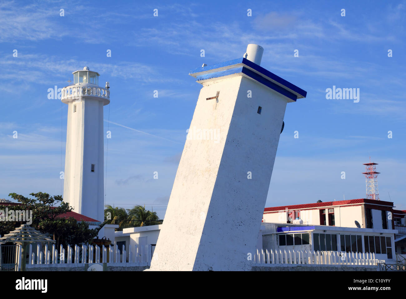 Puerto Morelos neue und alte geneigt Leuchttürme Mayan Riviera-Mexiko Stockfoto