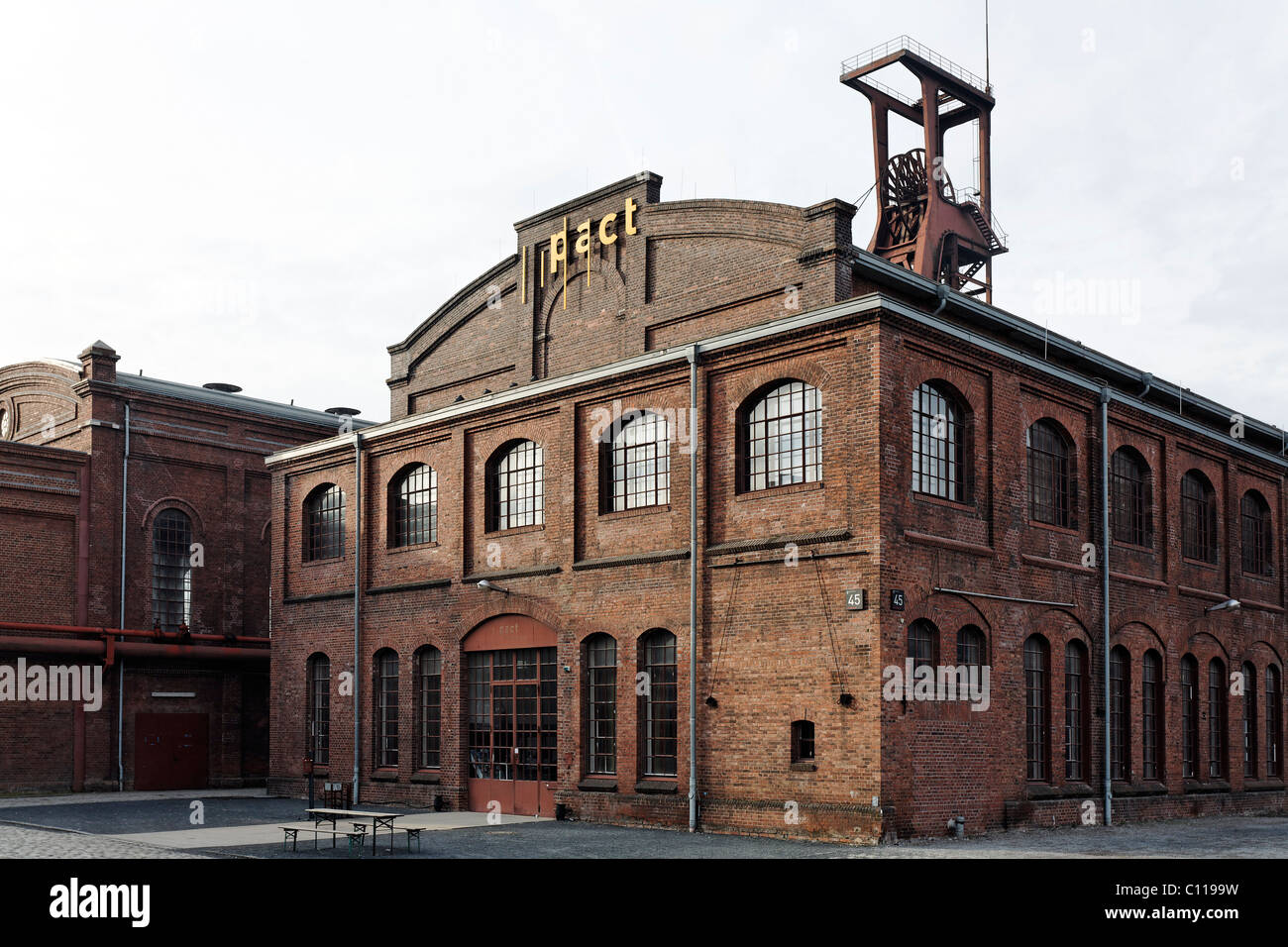 PACT Zollverein Theater im ehemaligen Dusche Gebäude, Schächte 1-2-8, stillgelegten Bergwerk Zollverein Coal Mine Industrial Complex Stockfoto