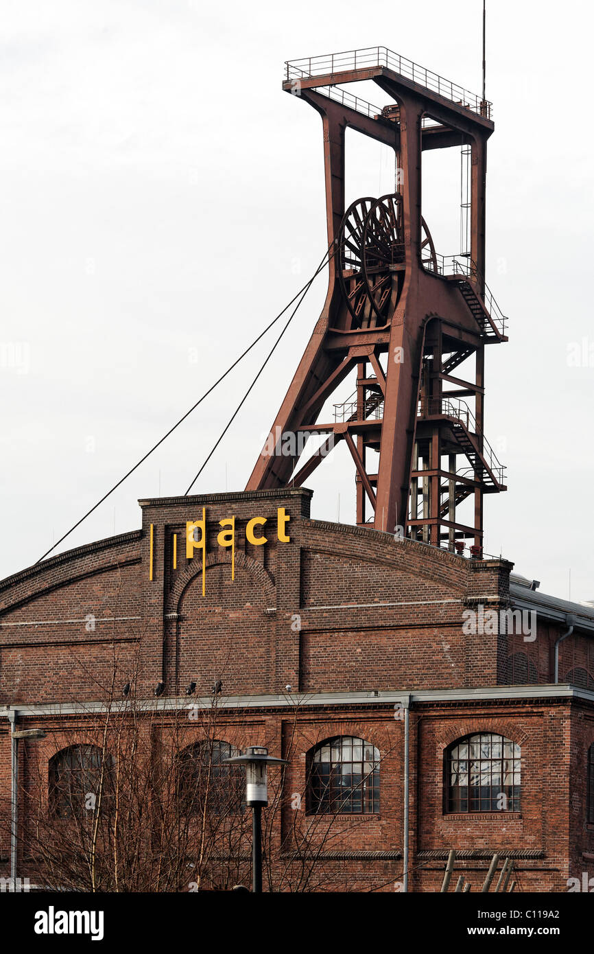 PACT Zollverein Theater im ehemaligen Dusche Gebäude, Schächte 1-2-8, stillgelegten Bergwerk Zollverein Coal Mine Industrial Complex Stockfoto