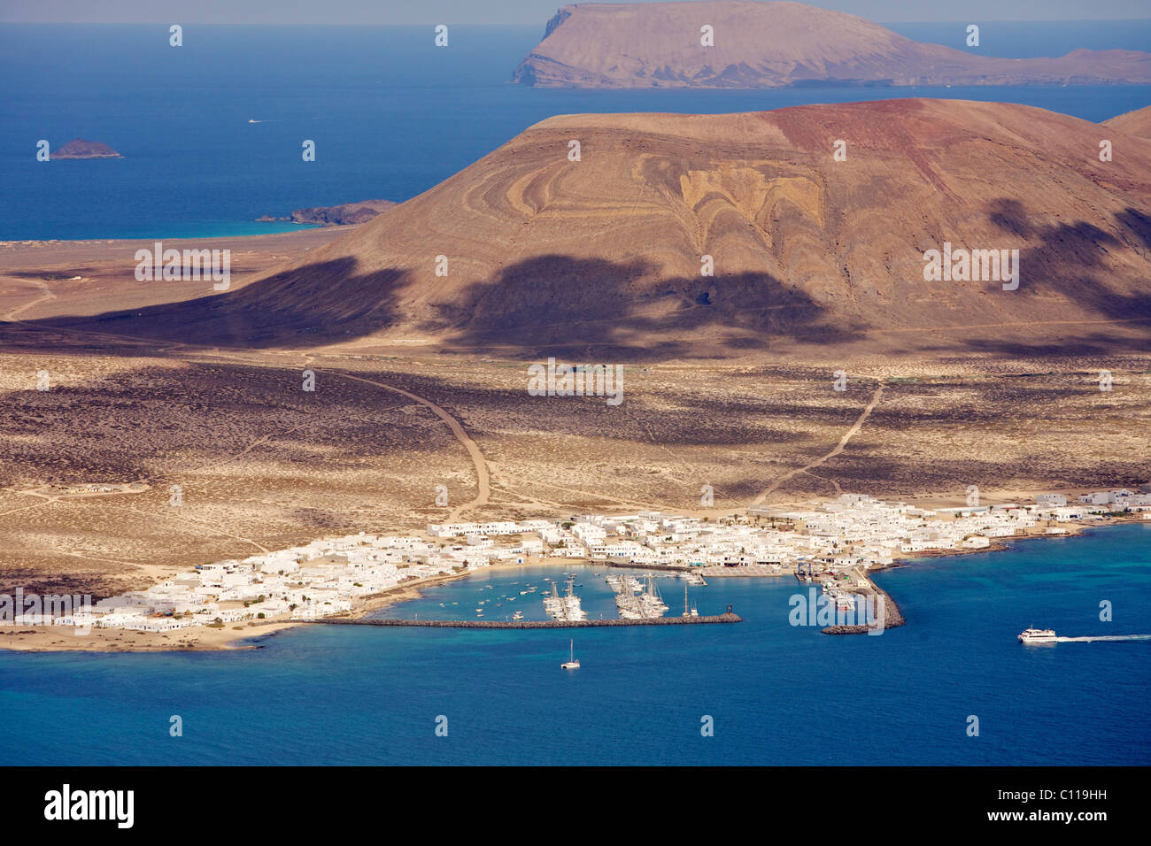 La Graciosa oder Insel Graciosa und seinen Hauptort Caleta de Sebo. Stockfoto