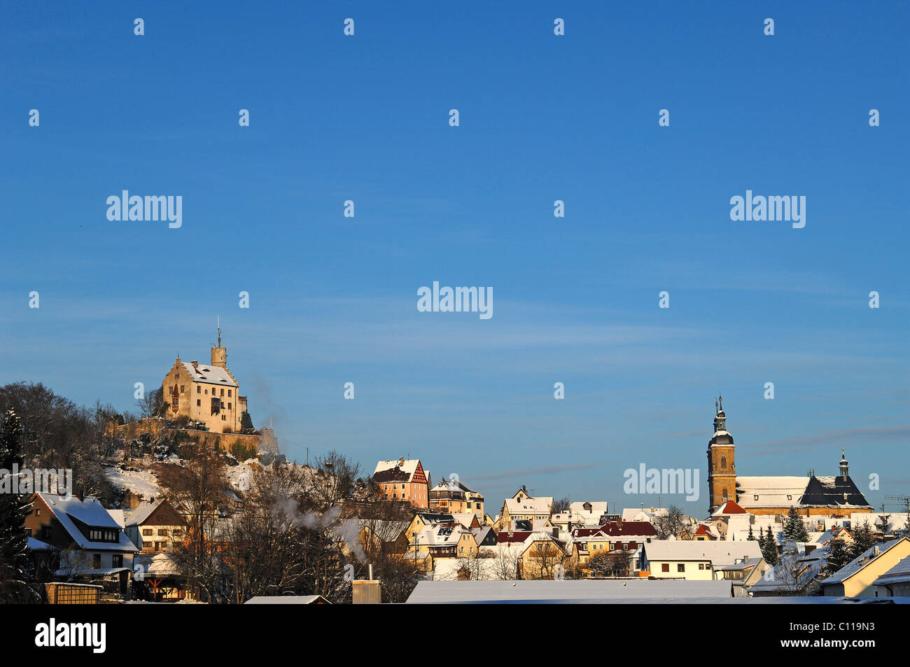 Goessweinstein mit der Basilika, Barockbau 1739 geweiht, Architekt Baltasar Neumann und Schloss im winter Stockfoto