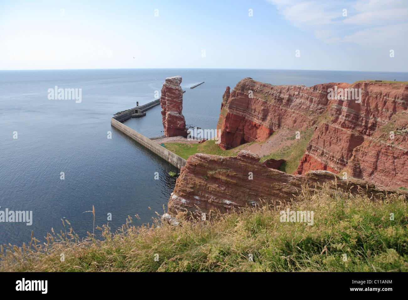 Klippen und die Lange Anna Rock, Wahrzeichen von Helgoland Insel, Schleswig-Holstein, Deutschland, Europa Stockfoto