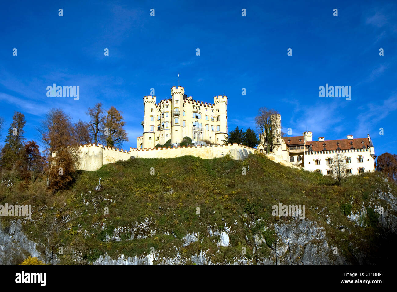 Hohenschwangau Schloss in Bayern, Deutschland und befindet sich auf einem Berg nahe der Stadt Füssen in Bayern Stockfoto
