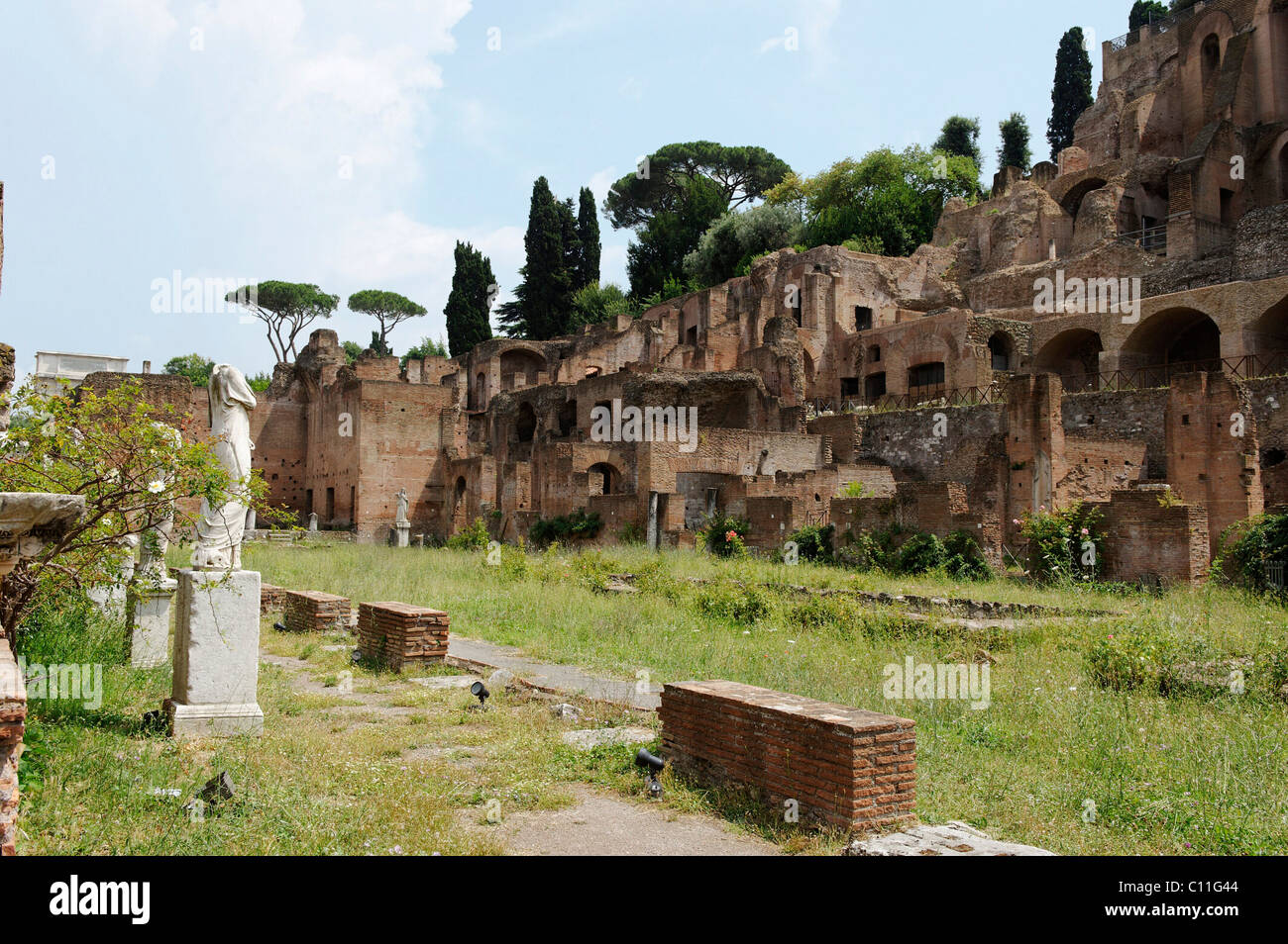 Tempel, Haus der Vestalinnen, Forum Romanum oder das Forum Romanum, Rom, Latium, Italien, Europa Stockfoto