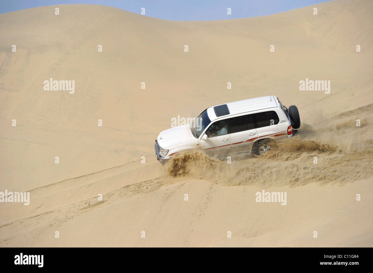 Geländewagen Toyota Land Cruiser 4 x 4, fahren in Sanddünen, Emirat Katar, Persischer Golf, mittleren Osten, Asien Stockfoto