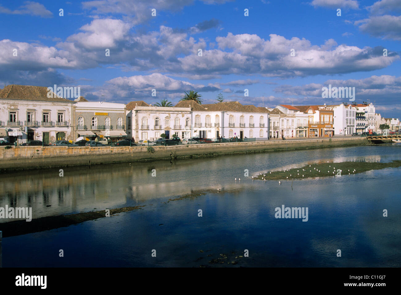 Historische Stadt mit dem Fluss Rio Gilao, Tavira, Algarve, Portugal, Europa Stockfoto