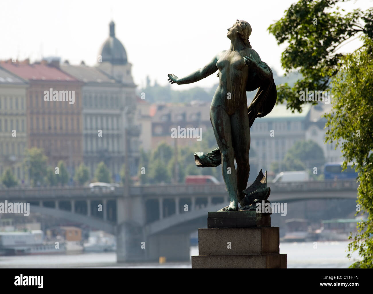 Prag - steht die Statue der Moldau auf der Kinderinsel Stockfoto