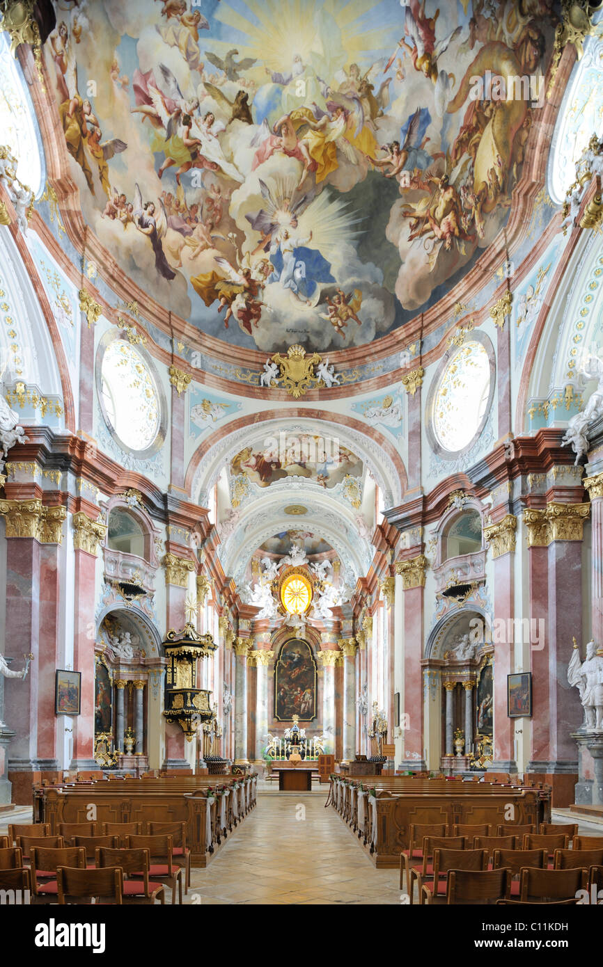 Innenraum der Klosterkirche mit Fresken von Paul Troger, Benediktiner-Kloster Stift Altenburg, Altenburg, Region Waldviertel Stockfoto