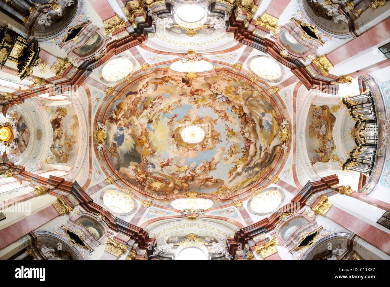 Innenraum der Klosterkirche mit Fresken von Paul Troger, Benediktiner-Kloster Stift Altenburg, Altenburg, Region Waldviertel Stockfoto