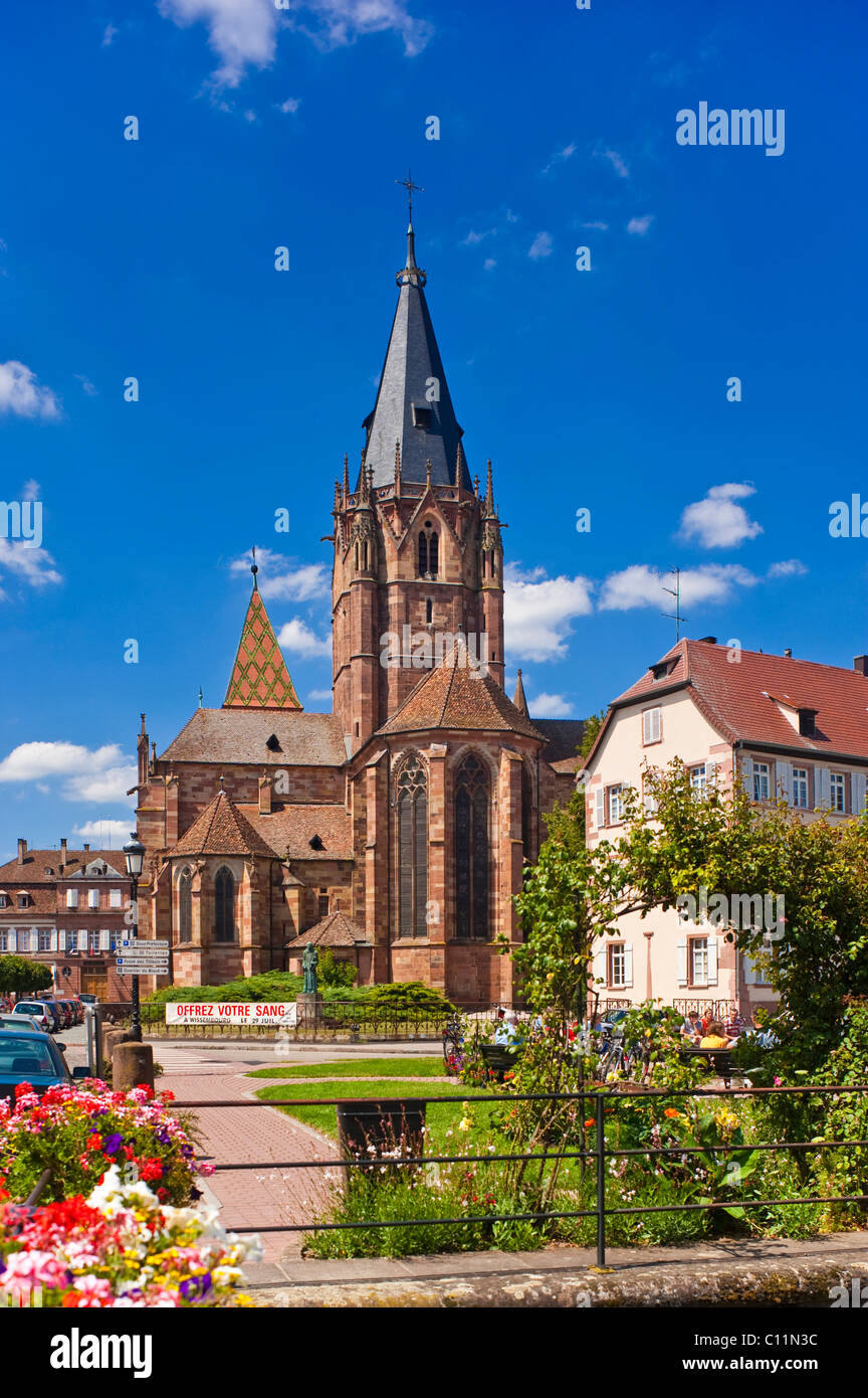 Stiftskirche des Heiligen Petrus und Paulus, dieAbbatiale Saints Pierre et Paul, Wissembourg, Naturpark Vosges du Nord Stockfoto