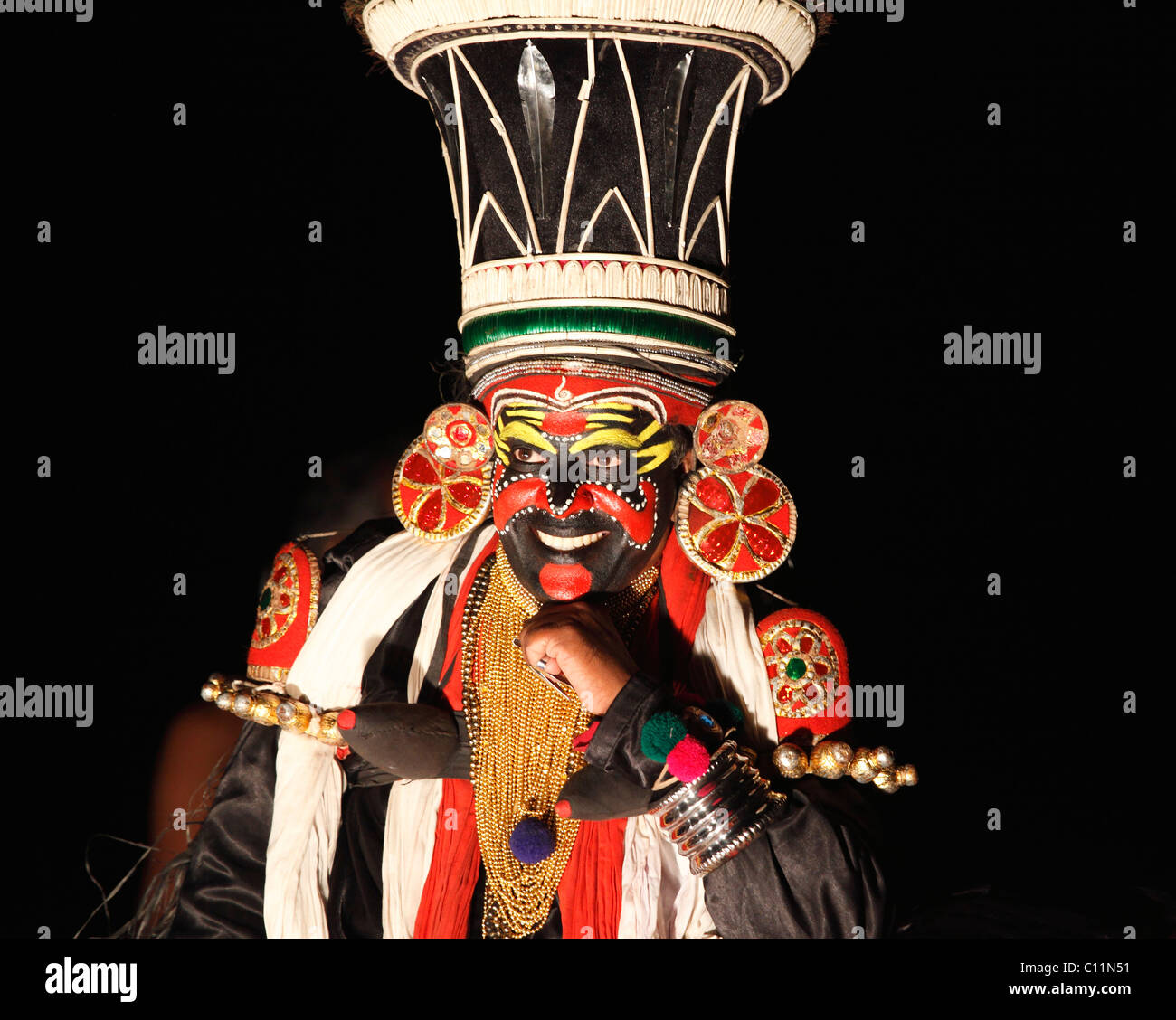 Kathakali Tanz, Chuvanna Thaadi Charakter, Kerala, Südindien, Asien Stockfoto