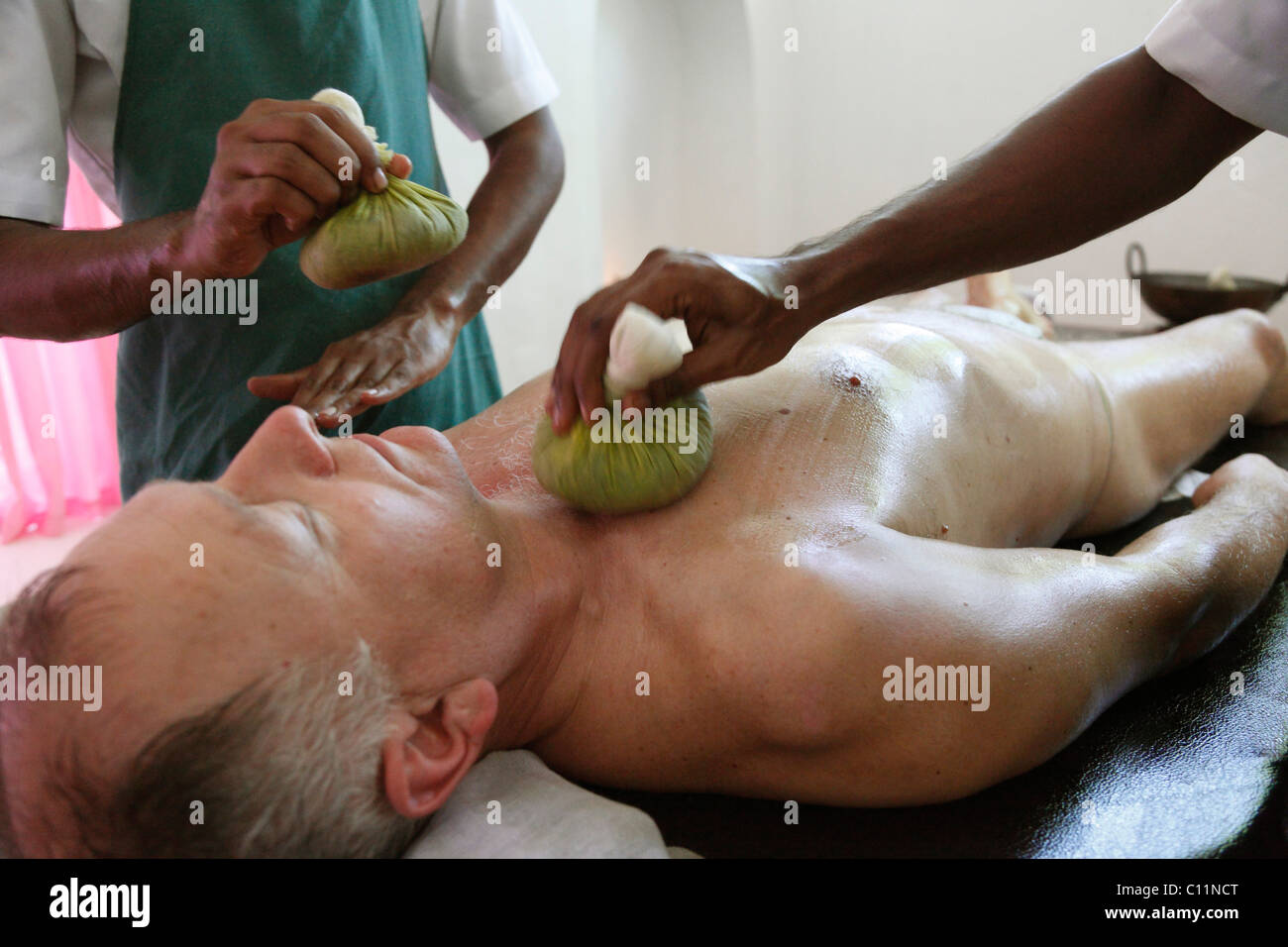 Sekin-asta toplar video butun yol bir Dik yutib yuboradi