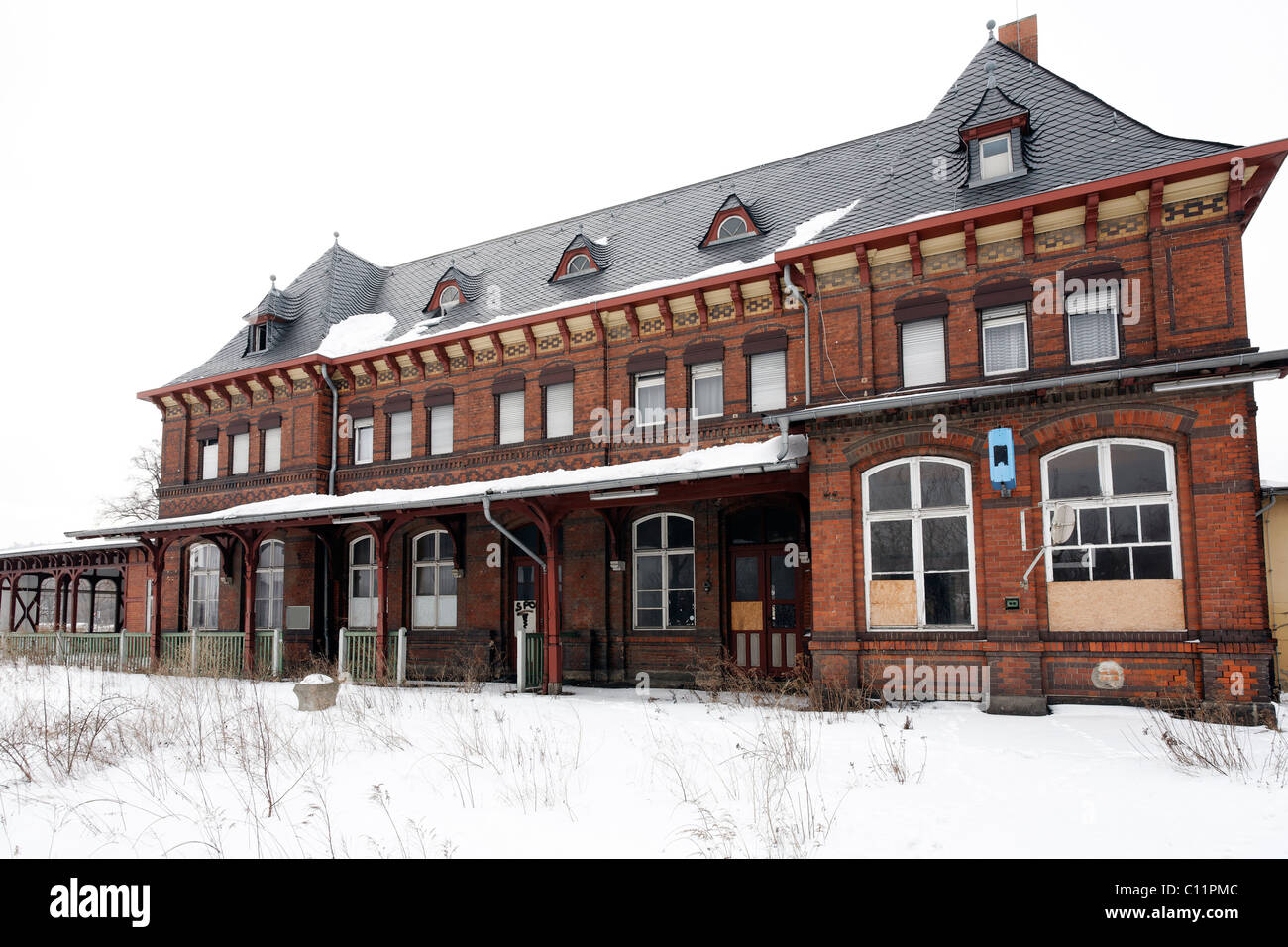 Stillgelegten alten Bahnhof der Schmalspurbahn HSB Harzer Schmalspurbahnen Schnee, Gernrode, nördlichen Harz Stockfoto