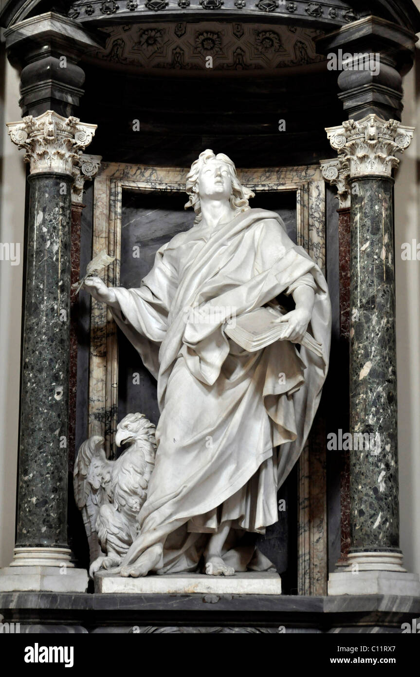 Statue des Apostels Ioannes, Kirchenschiff, Basilika San Giovanni in Laterano, Rom, Latium, Italien, Europa Stockfoto