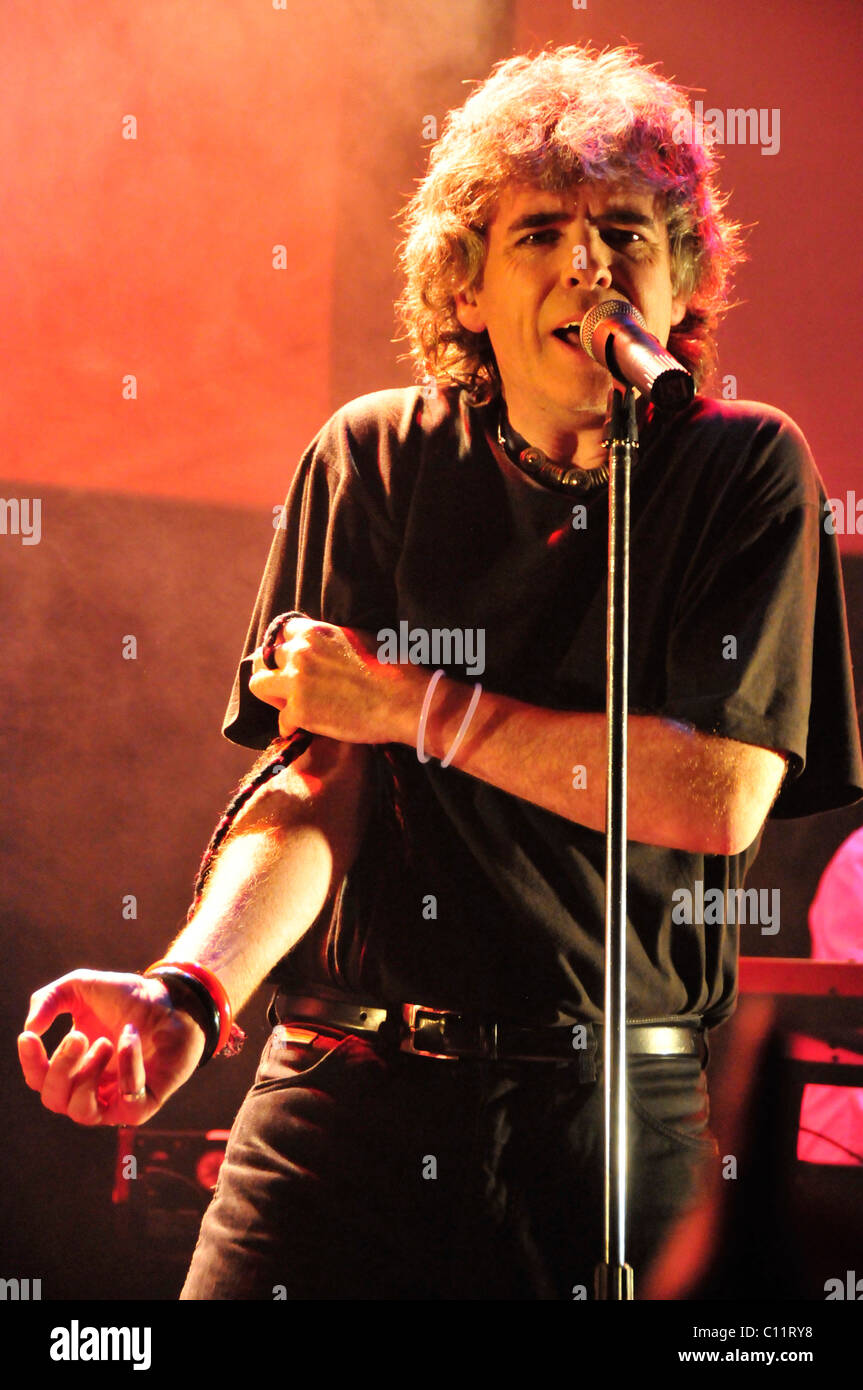 Peter Nicholls, Frontmann der britischen Rockgruppe IQ, Durchführung eines seine Theateraufführungen im Dezember 2009, O2 Academy Stockfoto
