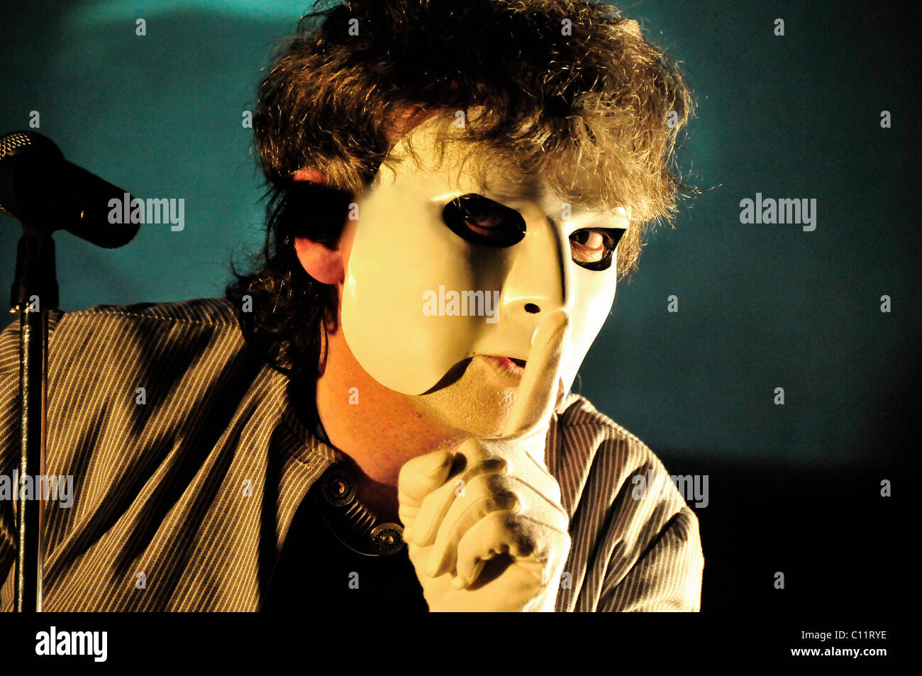 Peter Nicholls, Frontmann der britischen Rockgruppe IQ, Durchführung eines seine Theateraufführungen im Dezember 2009, O2 Academy Stockfoto