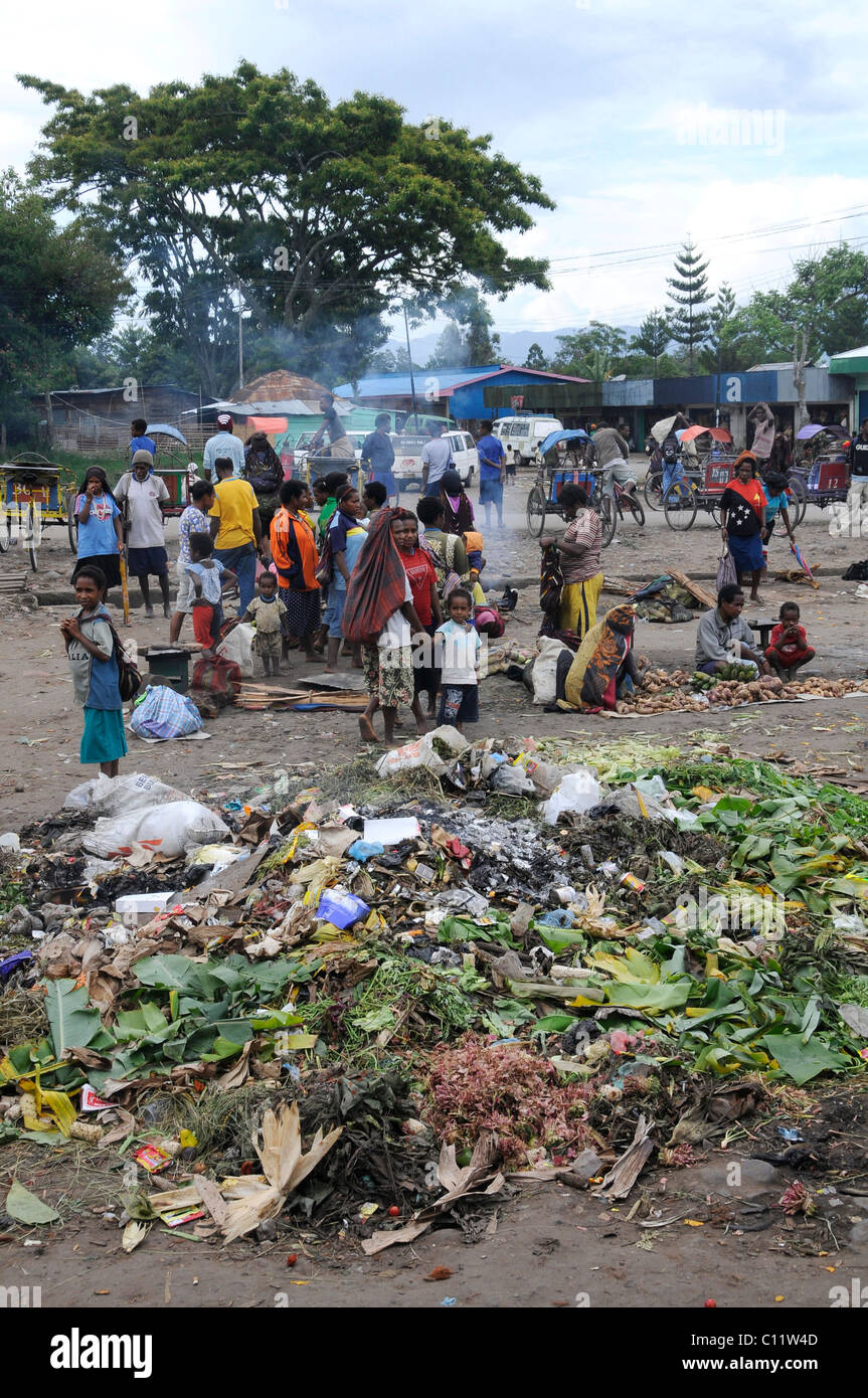 Müll-Probleme auf dem Markt in Wamena, Irian Jaya oder West-Papua-Neu-Guinea, Indonesien, Südostasien Stockfoto