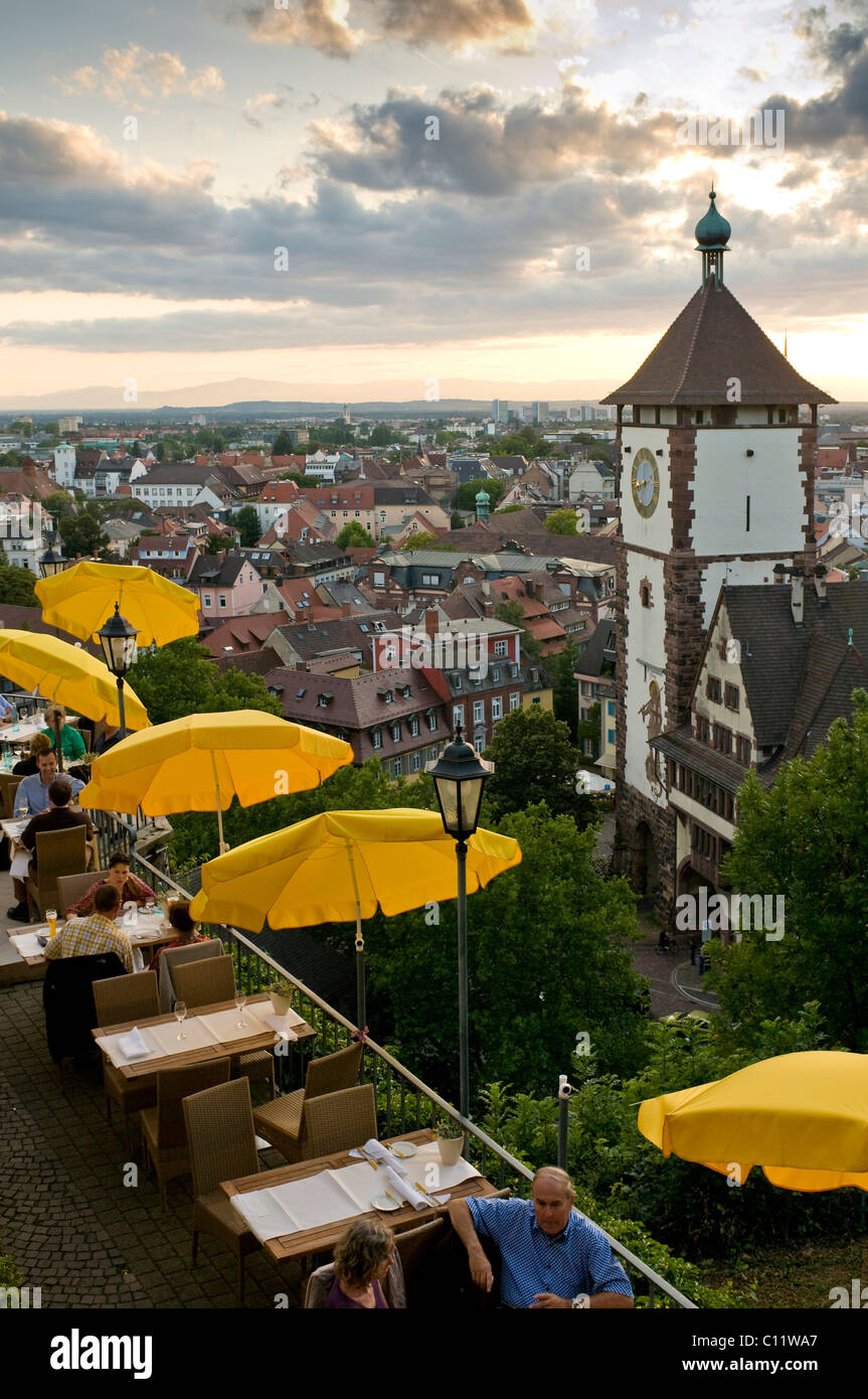 Restaurant mit gekesselt Tor, Freiburg, Baden-Württemberg, Deutschland, Europa Stockfoto