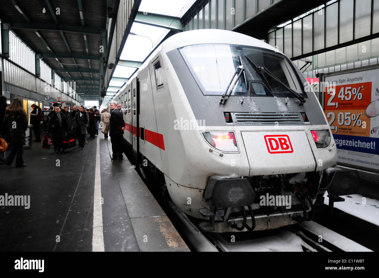 Lokomotive, Zug nach Salzburg, Stuttgart Hauptbahnhof, Stuttgart, Baden-Württemberg, Deutschland, Europa Stockfoto