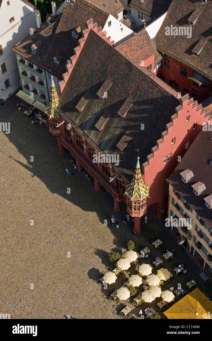 Blick vom Münster-Kathedrale auf dem Muenstermarktplatz-Platz und das historische Kaufhaus, Freiburg Stockfoto