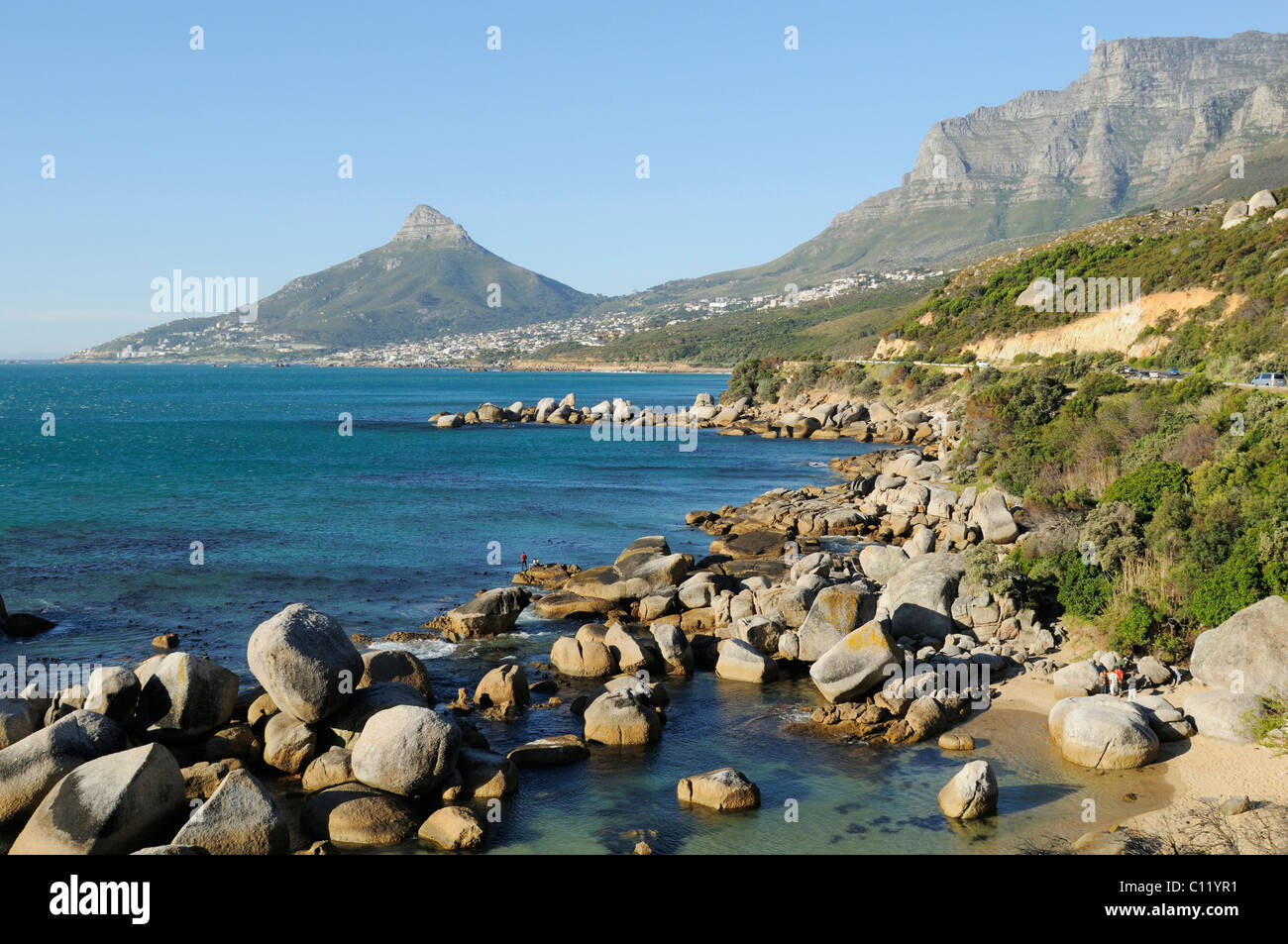 Ansicht der Löwenkopf, Camps Bay und die zwölf Apostel, Cape Town, Südafrika, Afrika Stockfoto