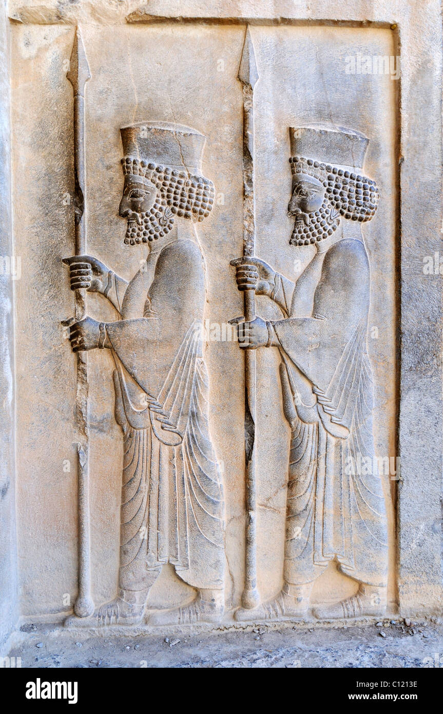 Basrelief der persischen Soldaten an die Achämeniden archäologische Stätte von Persepolis, UNESCO-Weltkulturerbe, Persien, Iran Stockfoto Basrelief der persischen Soldaten an die Achämeniden archäologische Stätte von Persepolis, UNESCO-Weltkulturerbe, Persien, Iran Stockfoto