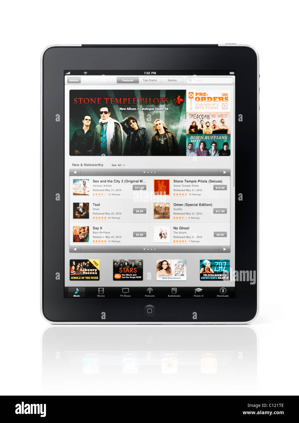 Apple iPad 3G Tablet mit iTunes Online-Shop auf dem Display isoliert auf weißem Hintergrund mit Beschneidungspfad Stockfoto