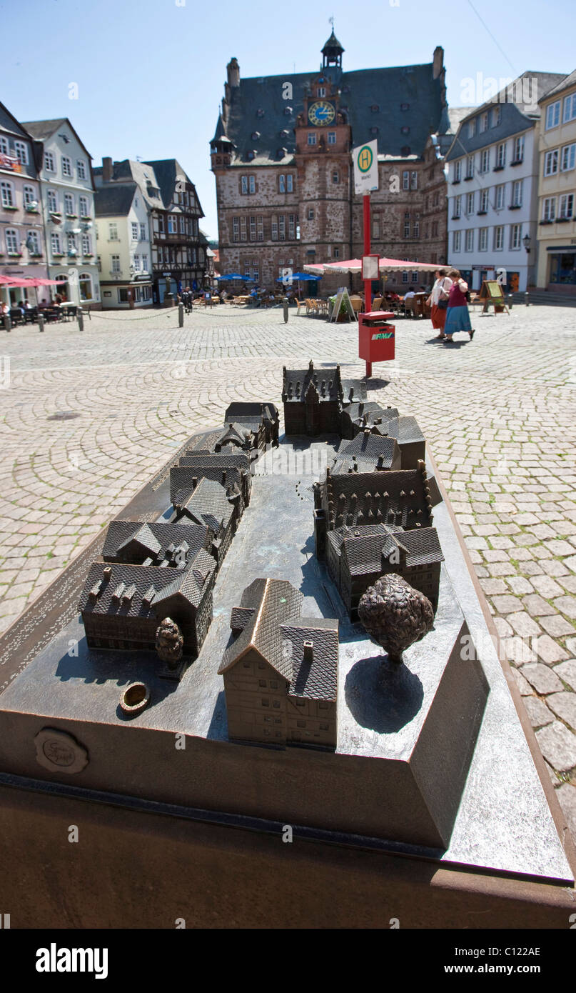 Kupfer-Modell am Markt, Marktplatz mit Restaurants, das historische Rathaus in der Rückseite, alte Stadt Marburg, Hessen Stockfoto