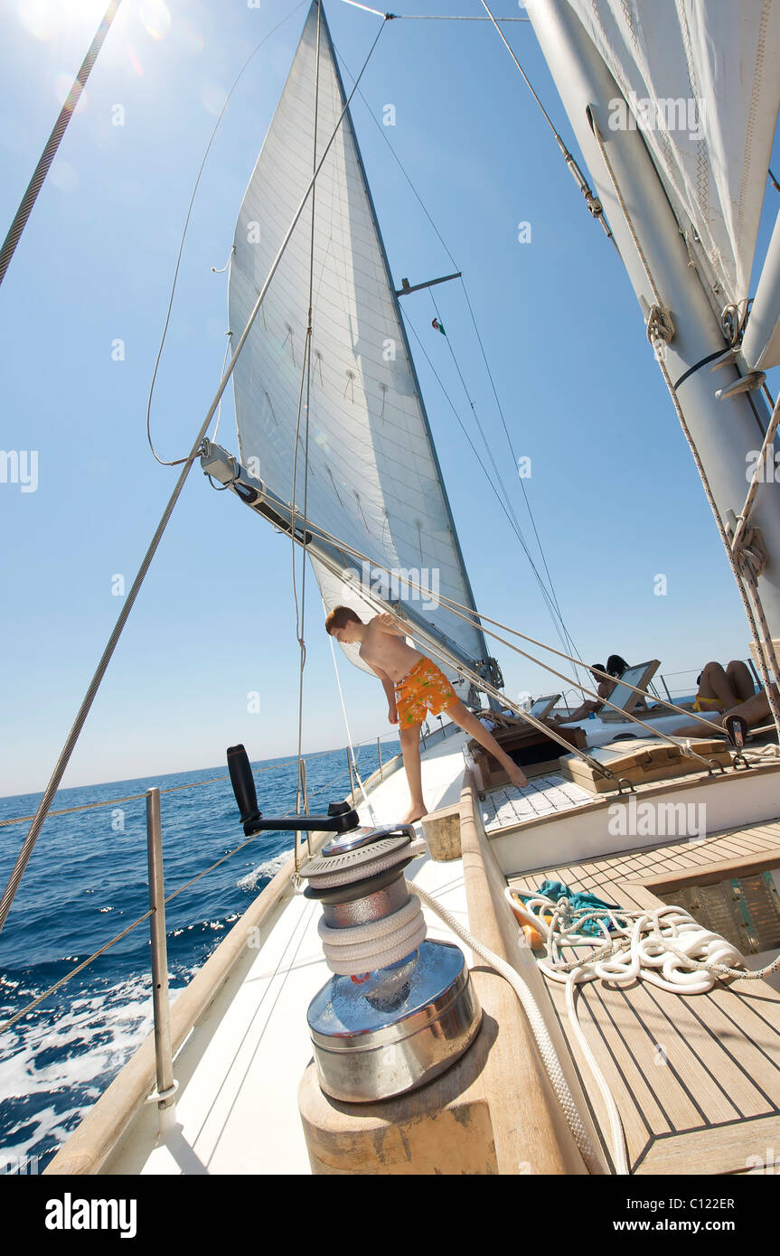 Segelboot kinder -Fotos und -Bildmaterial in hoher Auflösung – Alamy