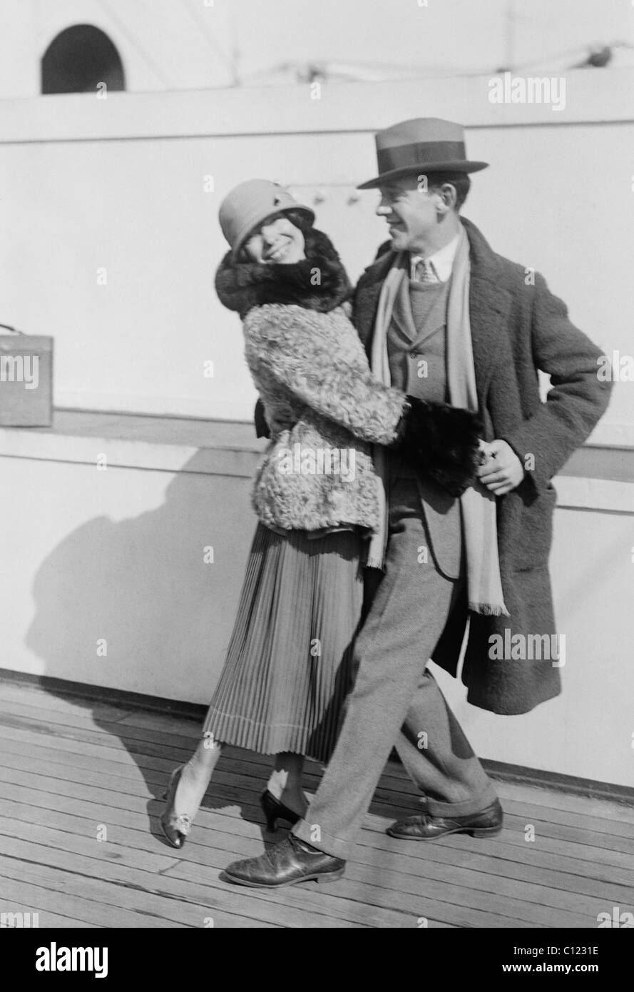 Vintage-Foto des amerikanischen Entertainers Fred Astaire (1899 - 1987), der mit seiner Schwester Adele Astaire (1896 - 1981) tanzt. Stockfoto