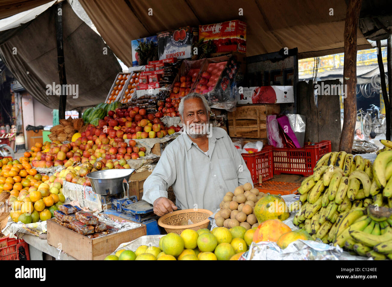 Obstverkäufer in Agra, Uttar Pradesh, Nordindien, Indien, Südasien, Asien Stockfoto