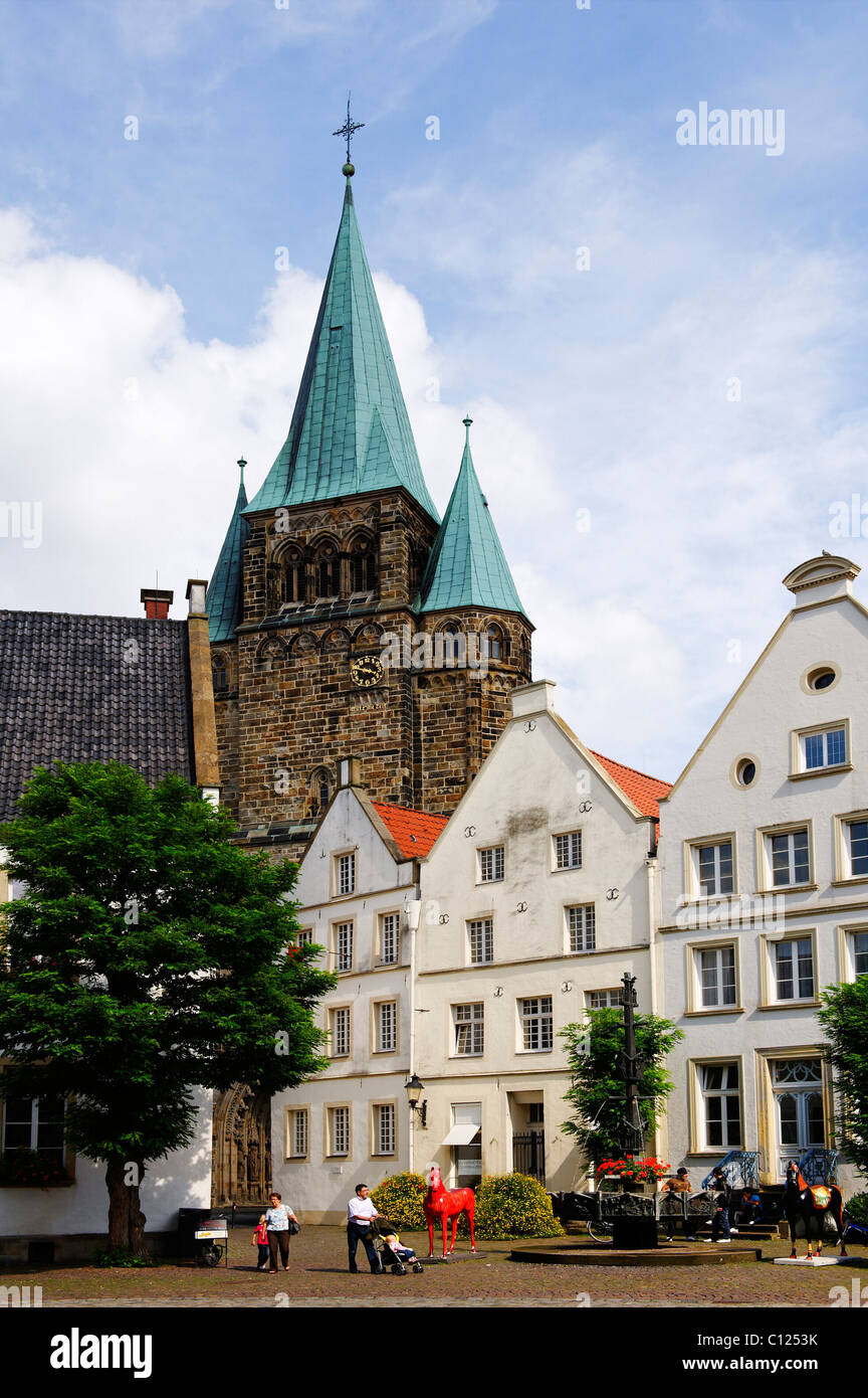 Marktplatz mit Kirche St. Laurentius, Warendorf, Nordrhein-Westfalen, Deutschland, Europa Stockfoto