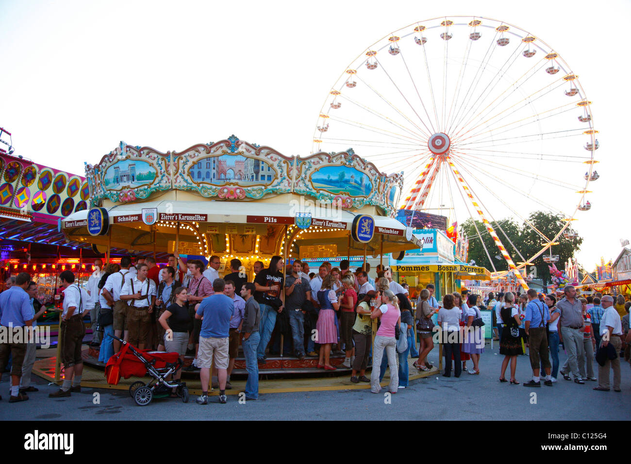 Karussell Bar, Volksfest, Muehldorf bin Inn, Bayern Stockfoto