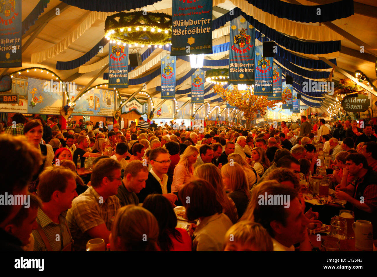 Bierzelt, Volksfest, Muehldorf am Inn, Bayern, Deutschland, Europa Stockfoto