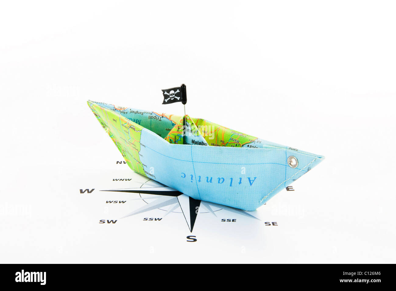 Piratenschiff gemacht Papier mit einer Windrose Stockfoto
