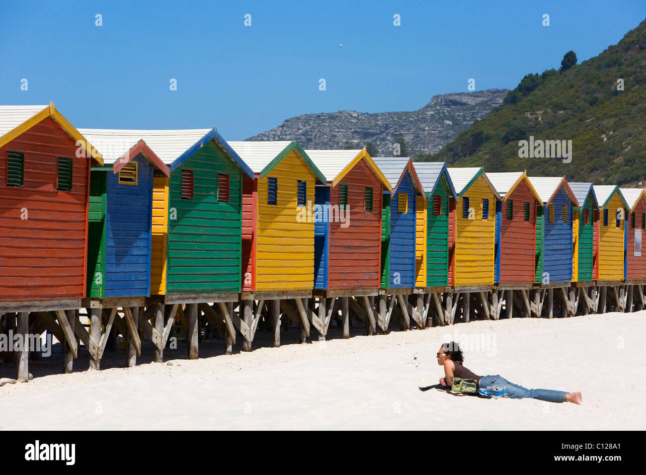 Bunte Strandhäuschen in Muizenberg, Kapstadt, Western Cape, Südafrika, Afrika Stockfoto