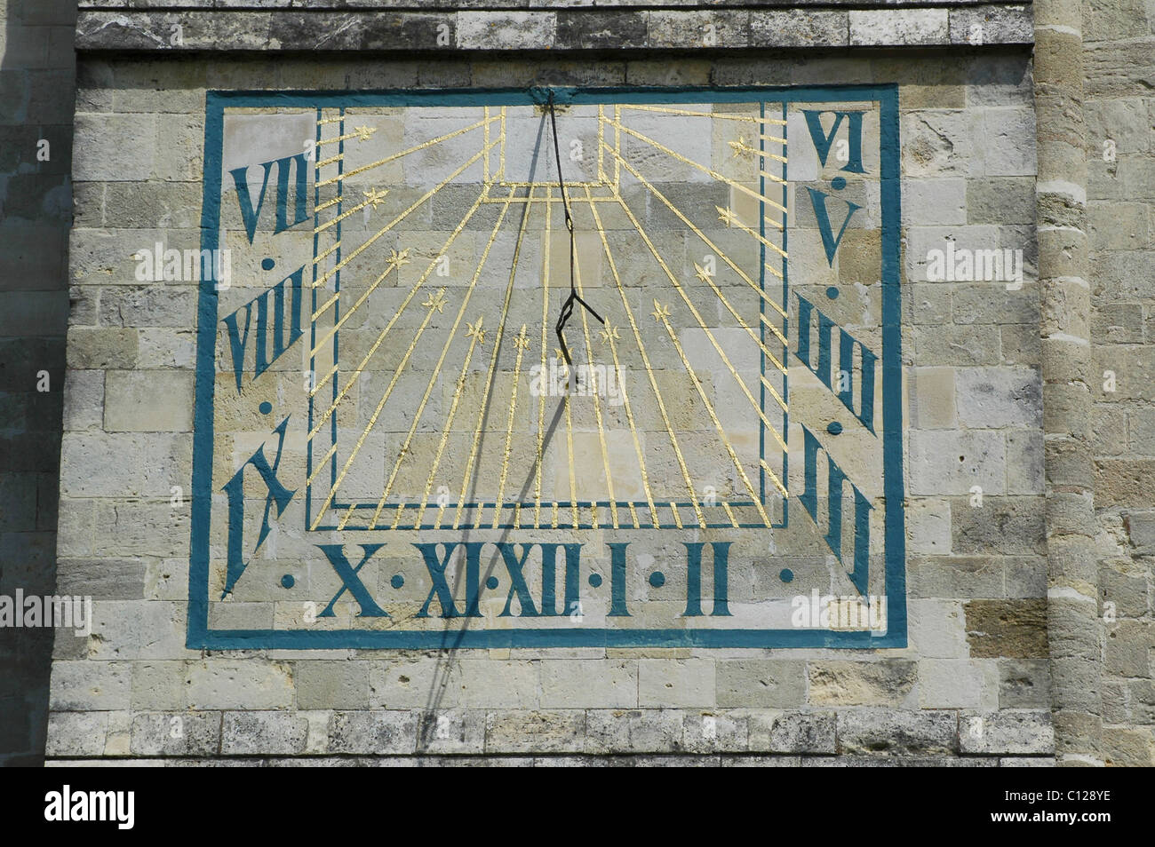 Südwesten Sonnenuhr an der Kathedrale der Heiligen Dreifaltigkeit Chichester West Sussex UK Stockfoto